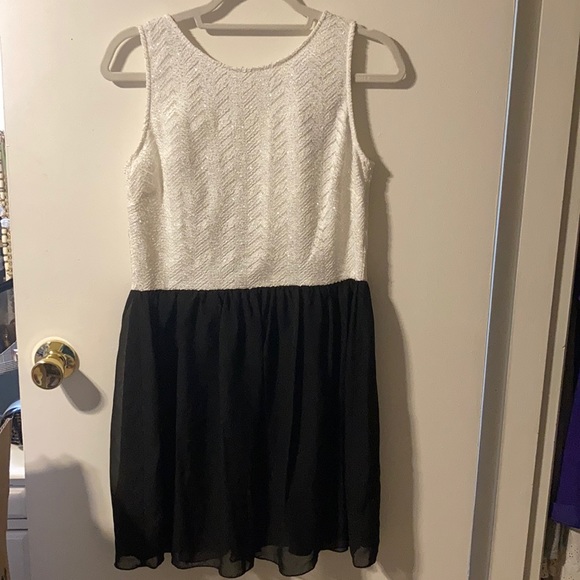 dress white on top black on bottom Maxi Dress White Top Black Bottom Dress Maxi Dress Dress With White Top And  Black Bottom Designer Maxi Gown Dress White Beaded Top With Black Bottom  VELVET
